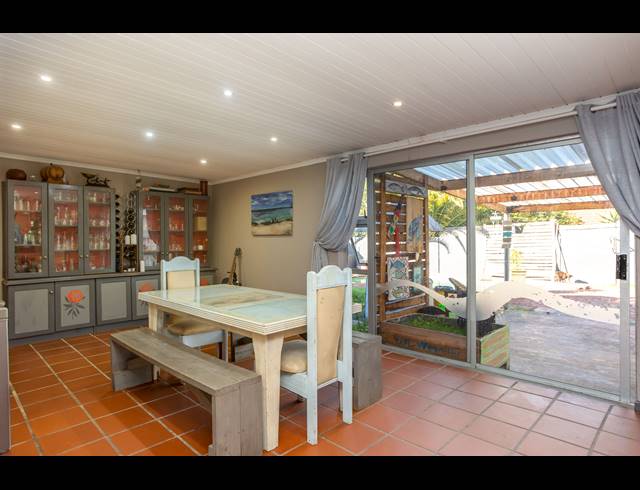 5 BEDROOM HOUSE FOR SALE IN OAKDALE